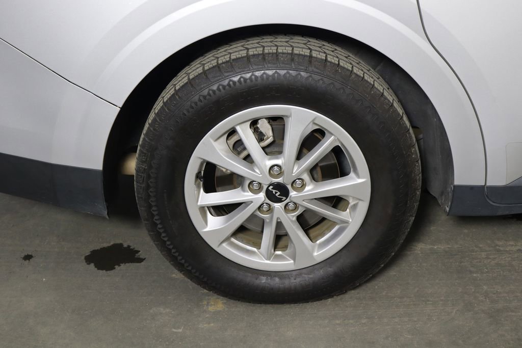 Used 2022 Kia Carnival LX FWD image 41