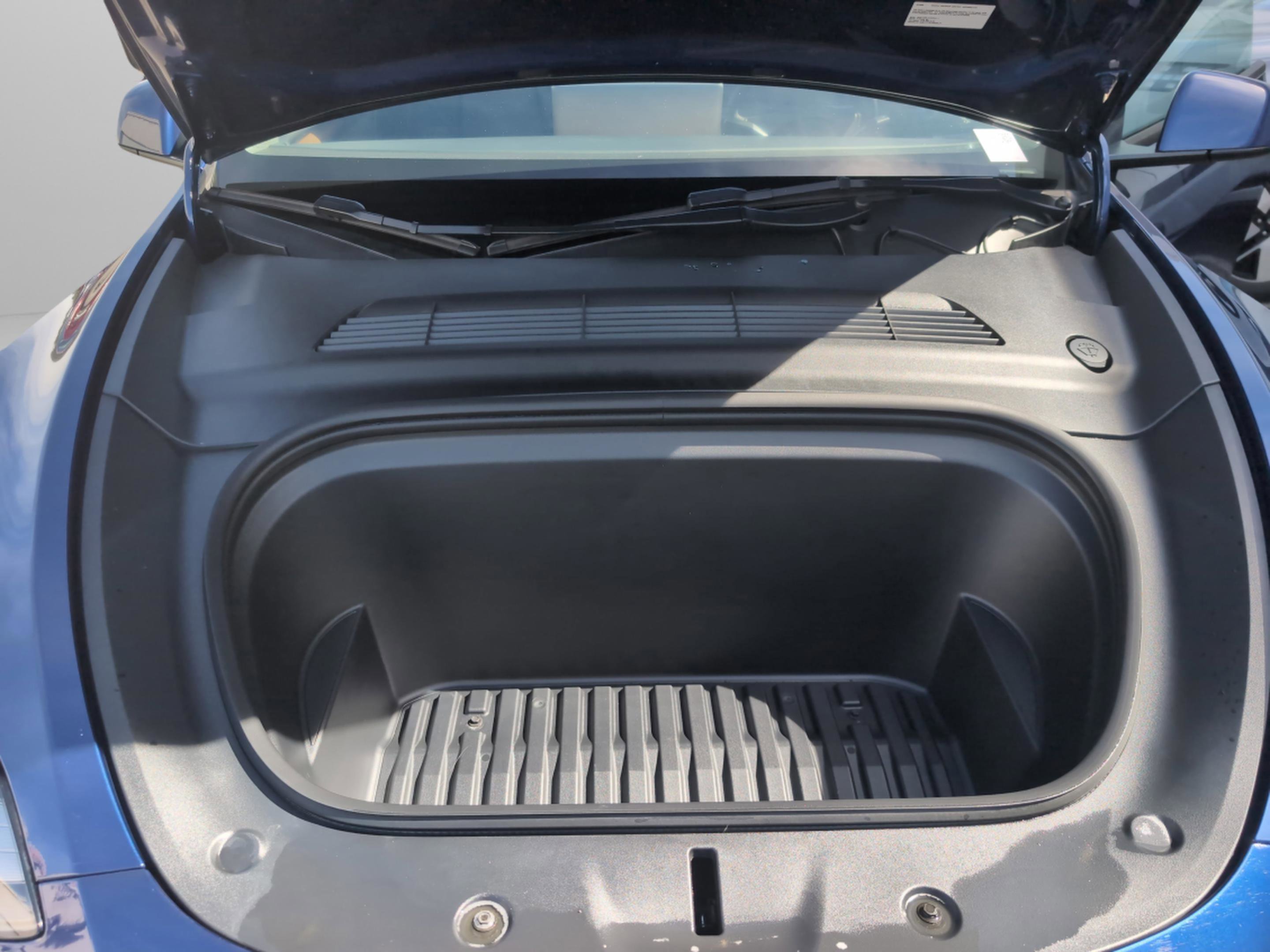 Used 2023 Tesla Model Y Long Range image 30