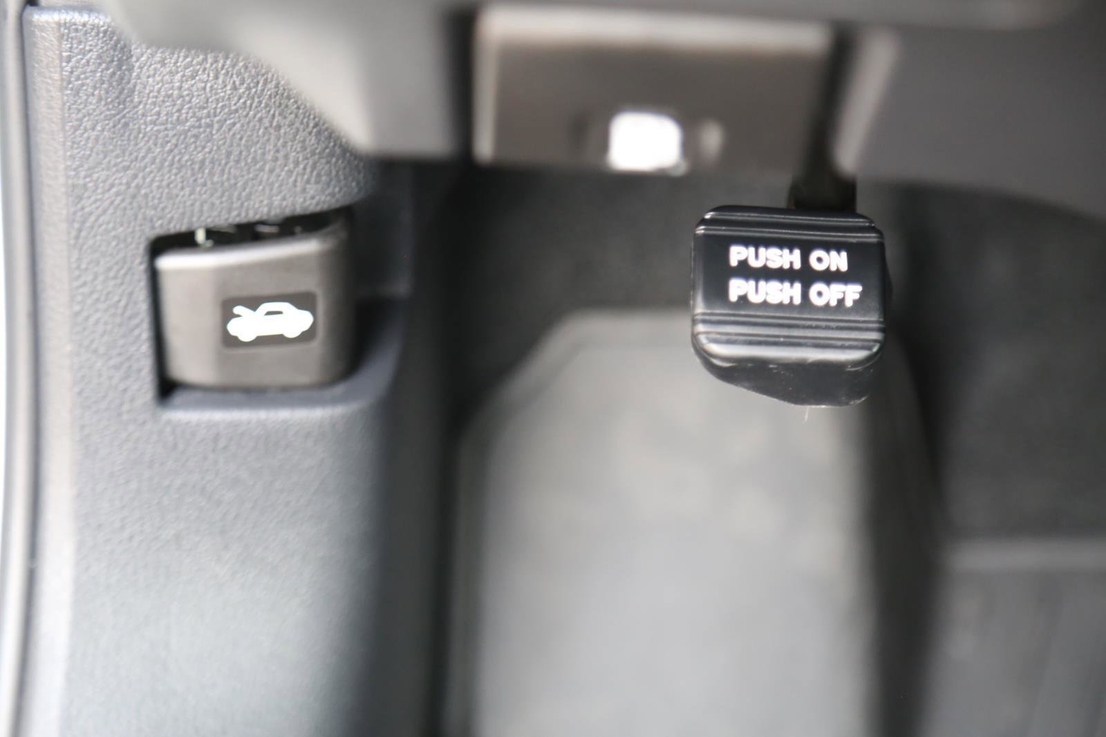 Used 2025 Nissan Altima 2.5 SR FWD image 13