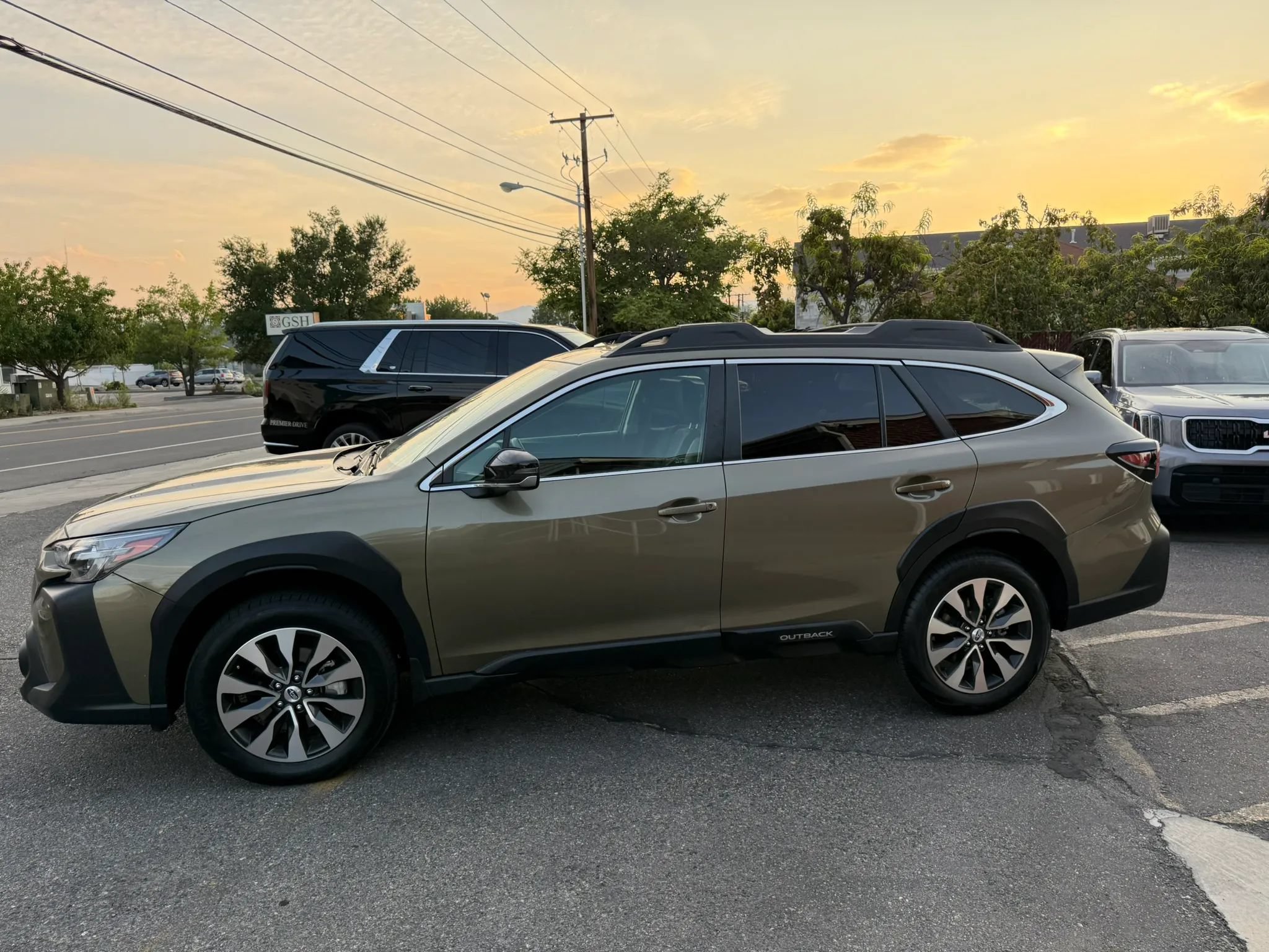 Used 2025 Subaru Outback Limited AWD/4WD image 7