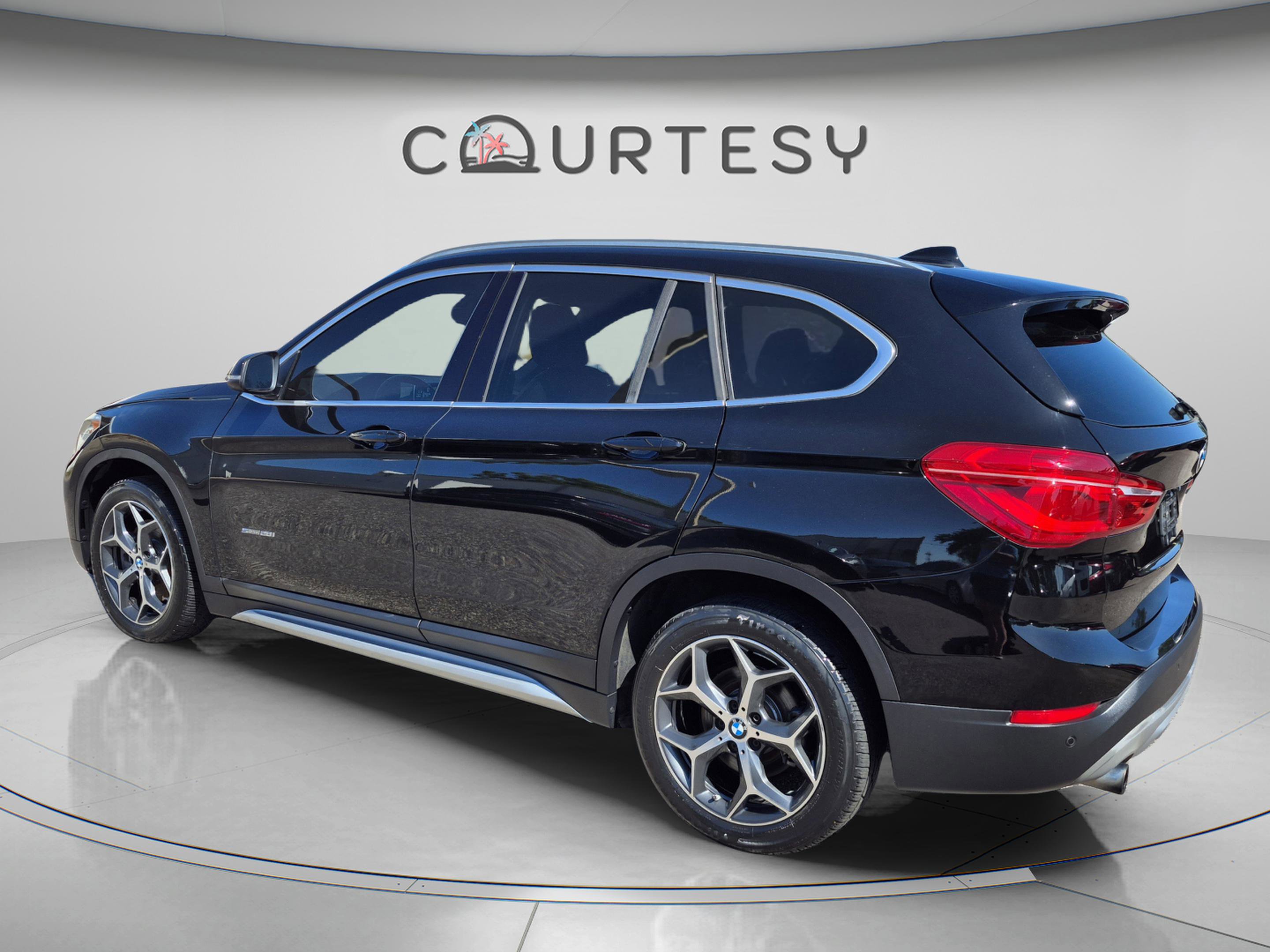 Used 2017 BMW X1 sDrive28i FWD image 3