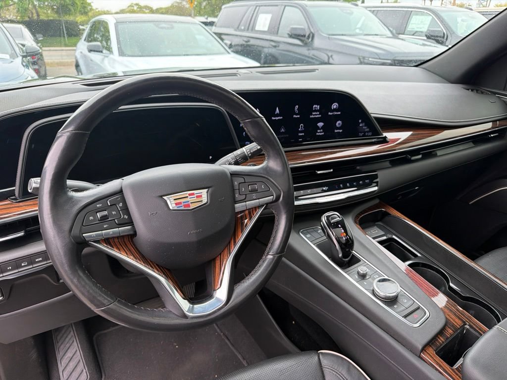 Used 2021 Cadillac Escalade Premium Luxury AWD/4WD image 11