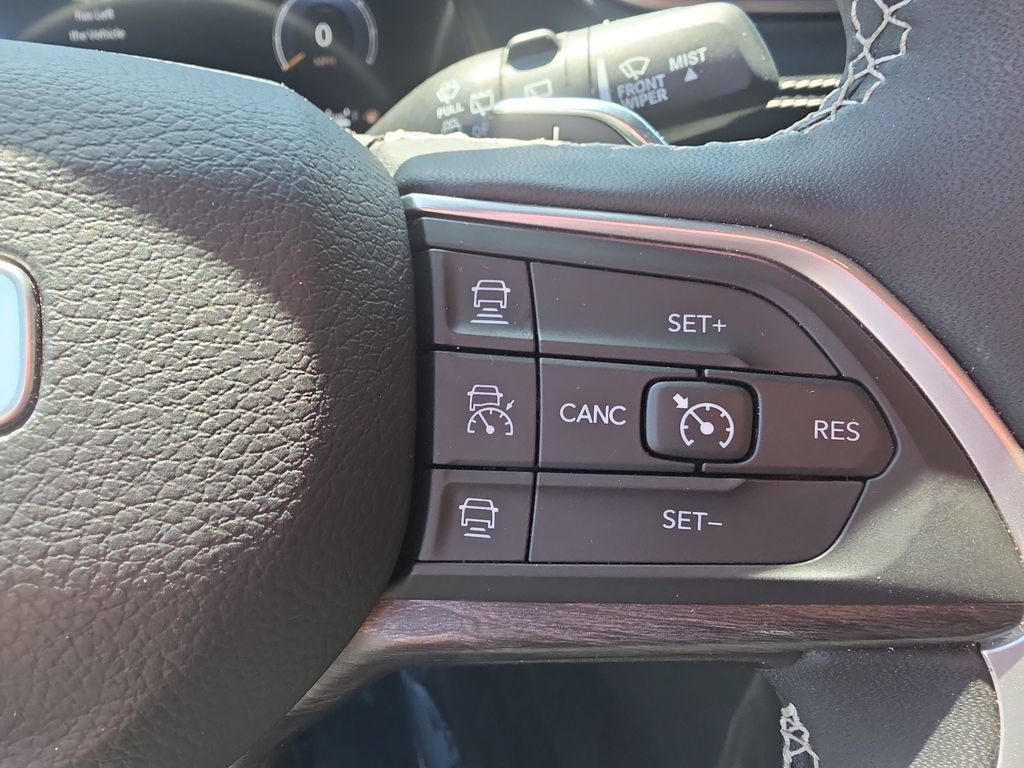 Used 2024 Jeep Grand Cherokee L Limited w/ Black Appearance Package AWD/4WD image 19