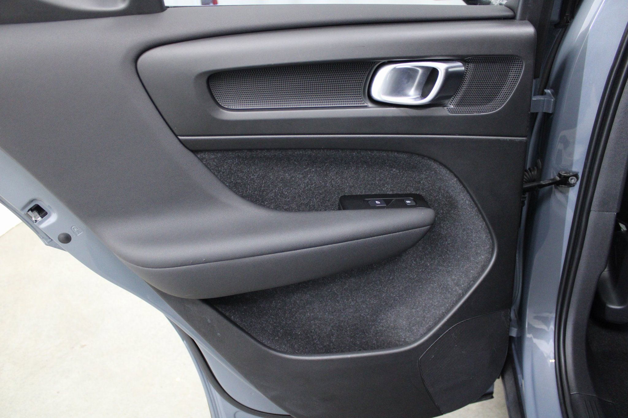 Used 2021 Volvo XC40 T5 Momentum image 19