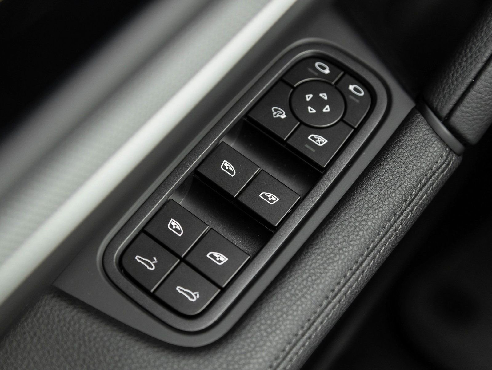 Certified 2026 Porsche Cayenne Coupe image 20