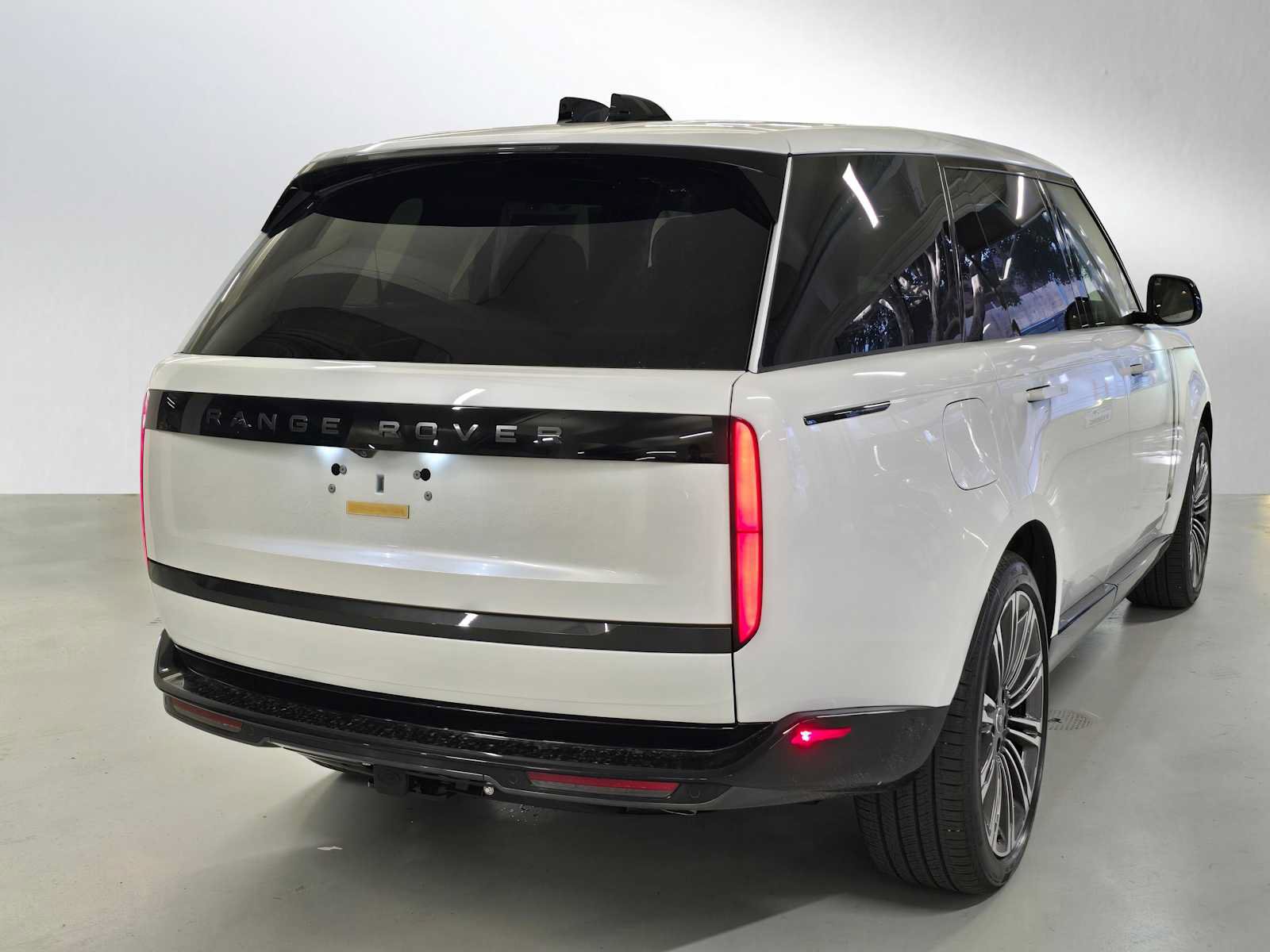 New 2025 Land Rover Range Rover Long Wheelbase SE AWD/4WD image 5