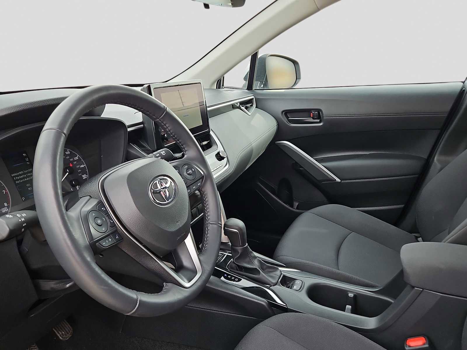 Used 2024 Toyota Corolla Cross LE image 10