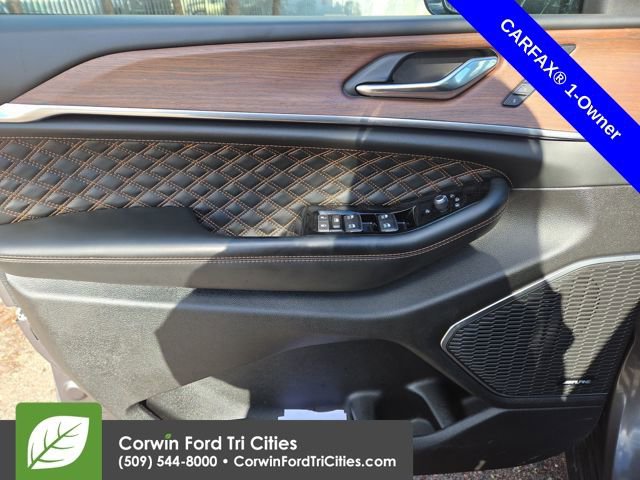 Used 2024 Jeep Grand Cherokee Summit AWD/4WD image 14