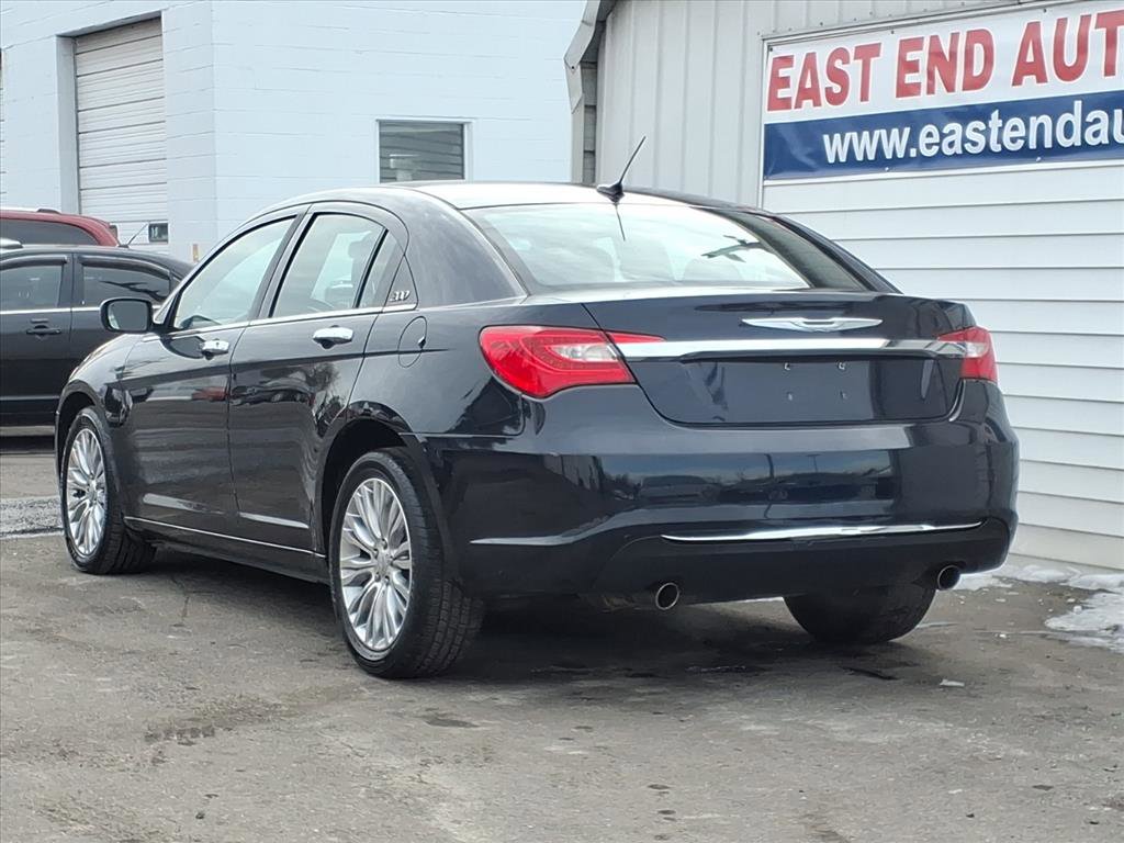 Used 2011 Chrysler 200 Limited image 3