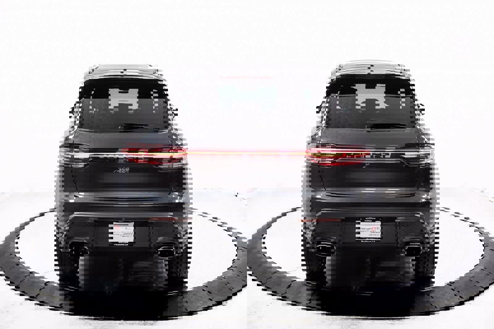 Certified 2025 Porsche Macan image 6