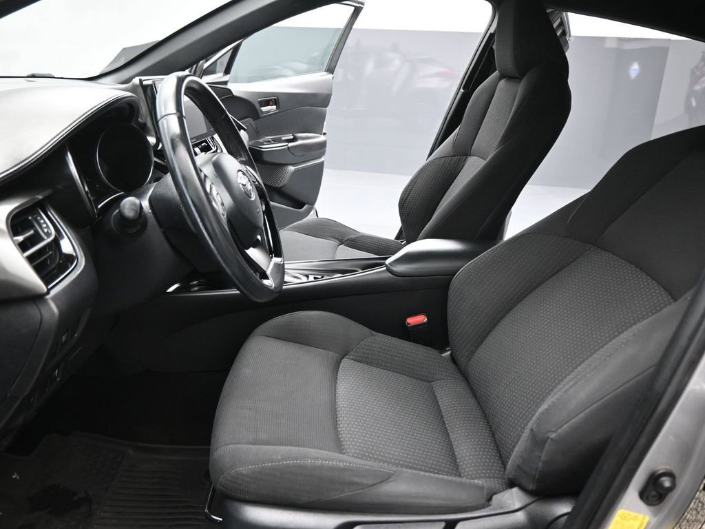 Used 2018 Toyota C-HR XLE image 9