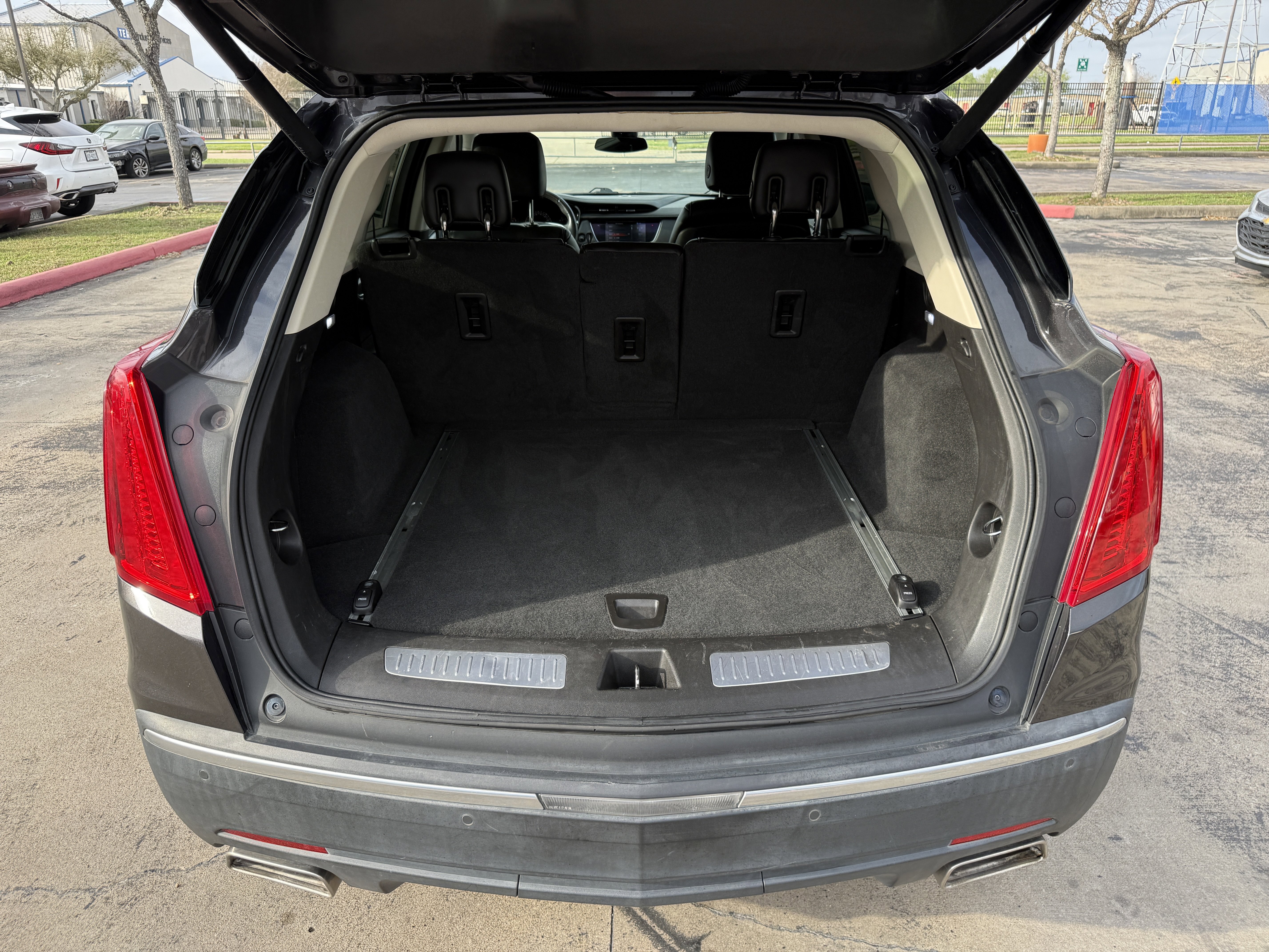 Used 2017 Cadillac XT5 Luxury w/ Driver Awareness Package FWD image 33