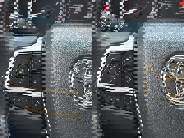 Used 2023 Toyota Highlander XLE image 14