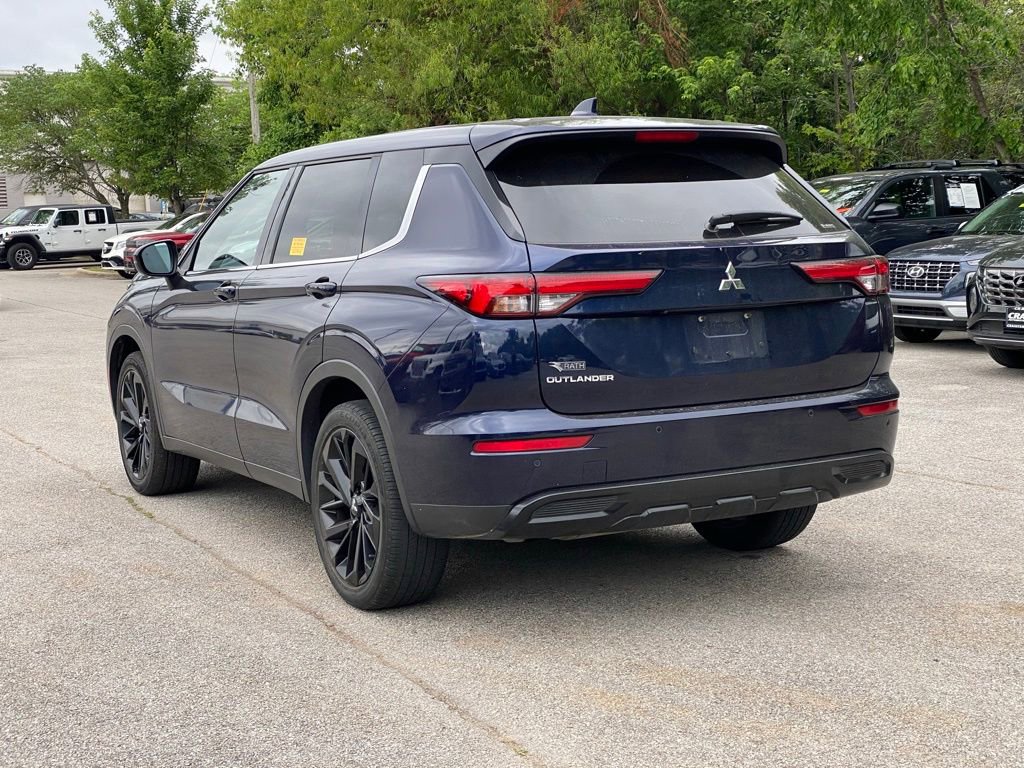 Used 2022 Mitsubishi Outlander SE AWD/4WD image 5