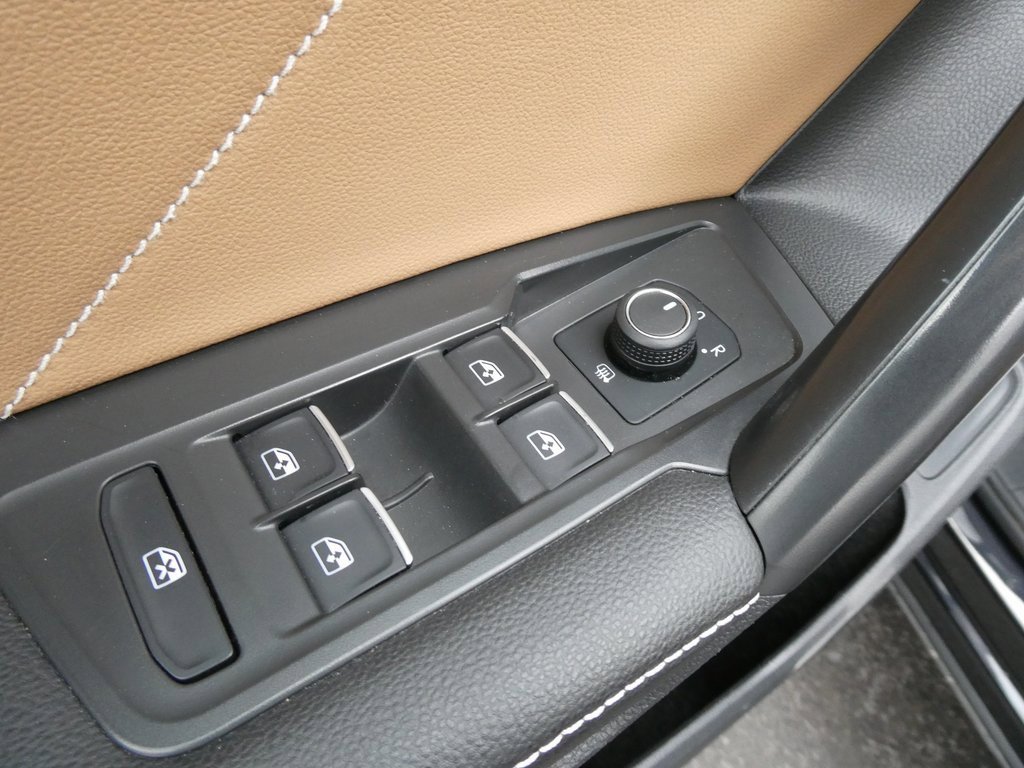 Used 2022 Volkswagen Tiguan SE w/ Panoramic Sunroof Package image 22