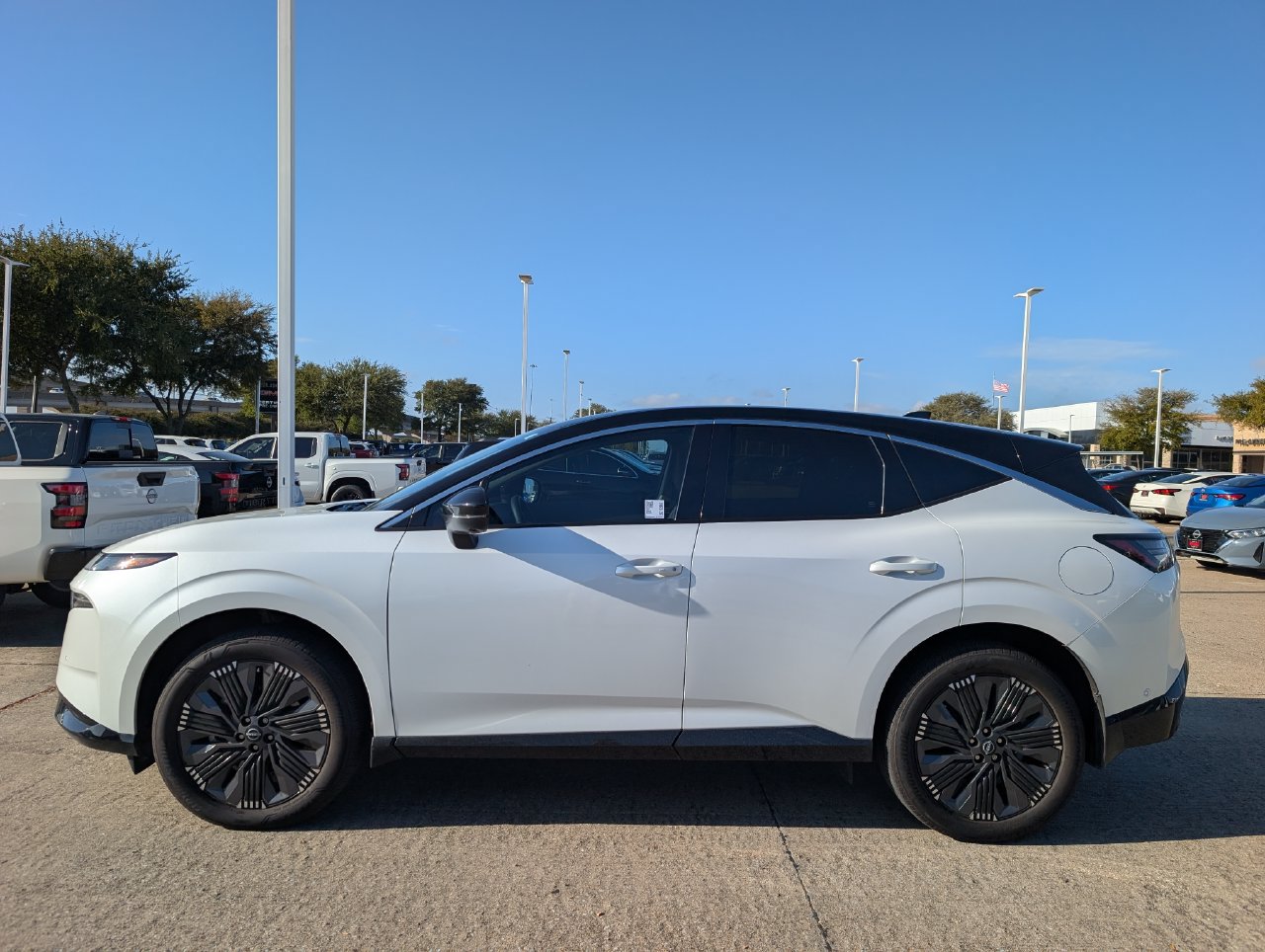 Used 2025 Nissan Murano Platinum w/ Cargo Package AWD/4WD image 3