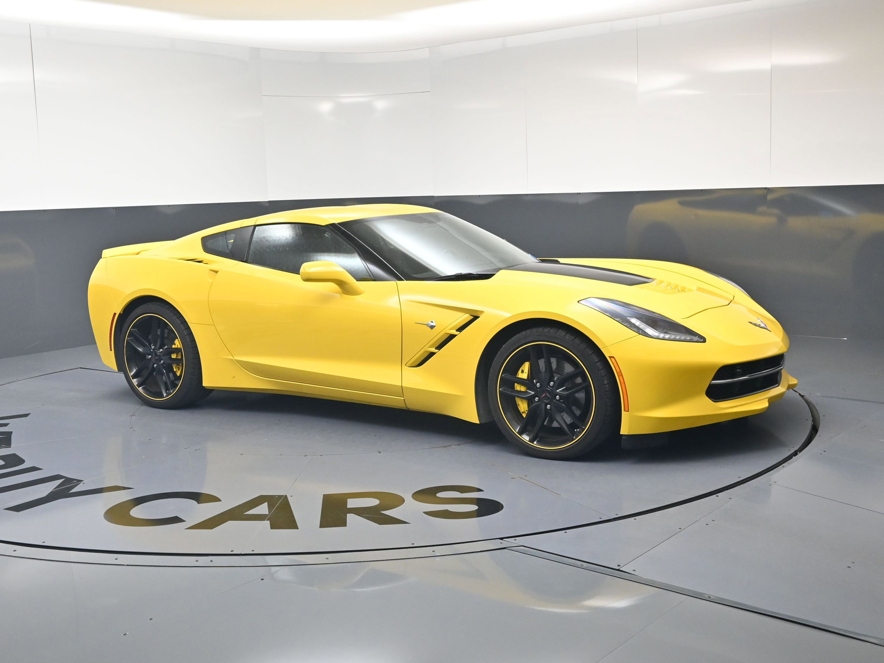 Used 2019 Chevrolet Corvette Stingray Coupe RWD video 2