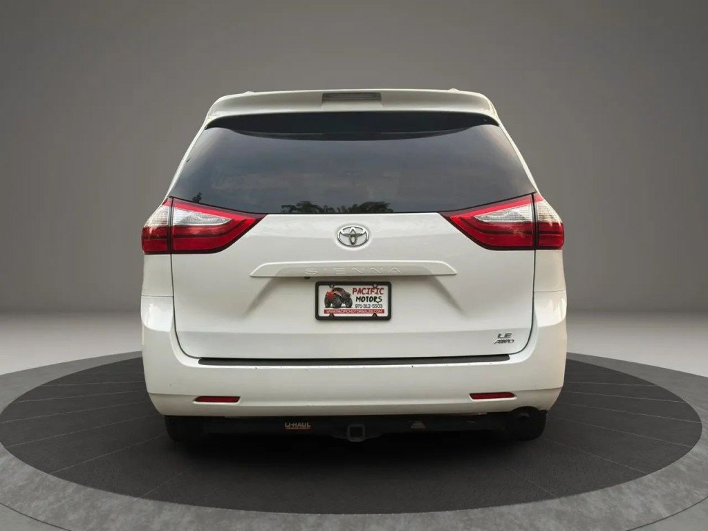 Used 2015 Toyota Sienna LE AWD/4WD image 4