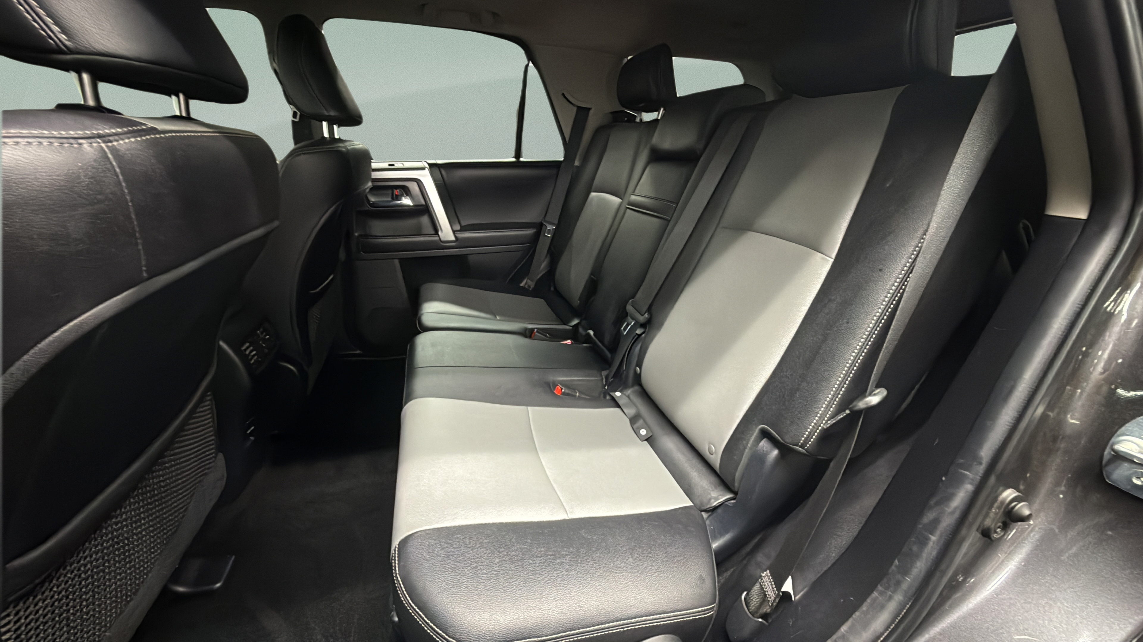 Used 2018 Toyota 4Runner SR5 Premium AWD/4WD image 26