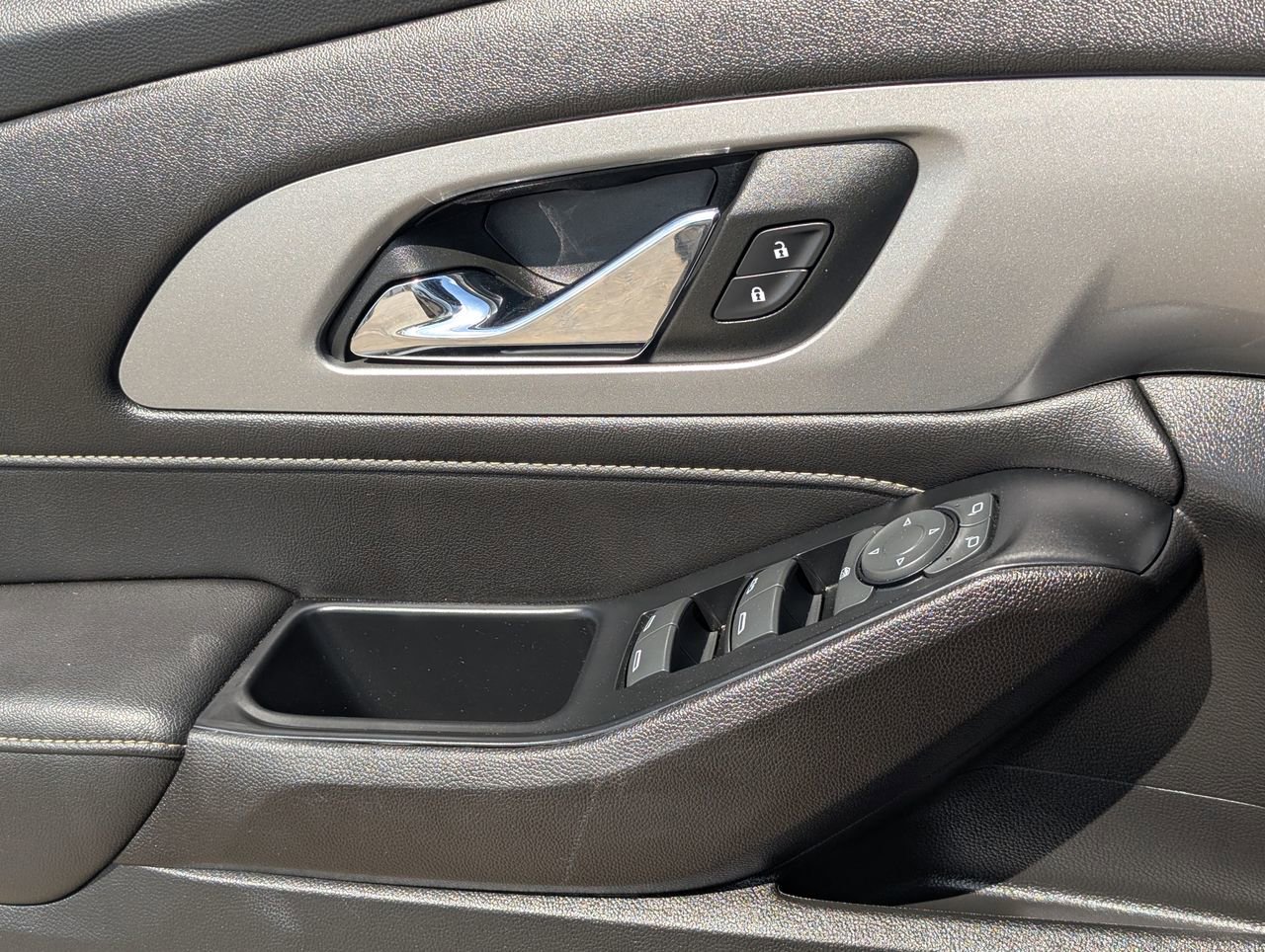 Used 2023 Chevrolet Traverse LT image 26