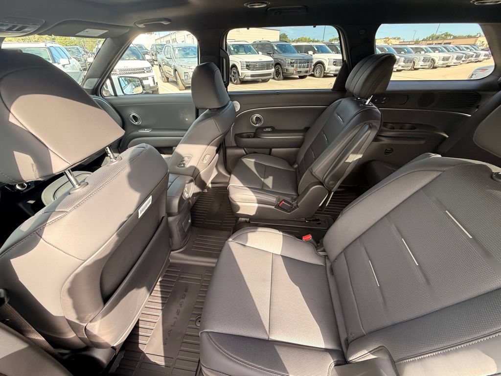New 2026 Hyundai Palisade Calligraphy FWD image 11