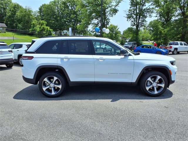 New 2025 Jeep Grand Cherokee Limited w/ Luxury Tech Group II image 3