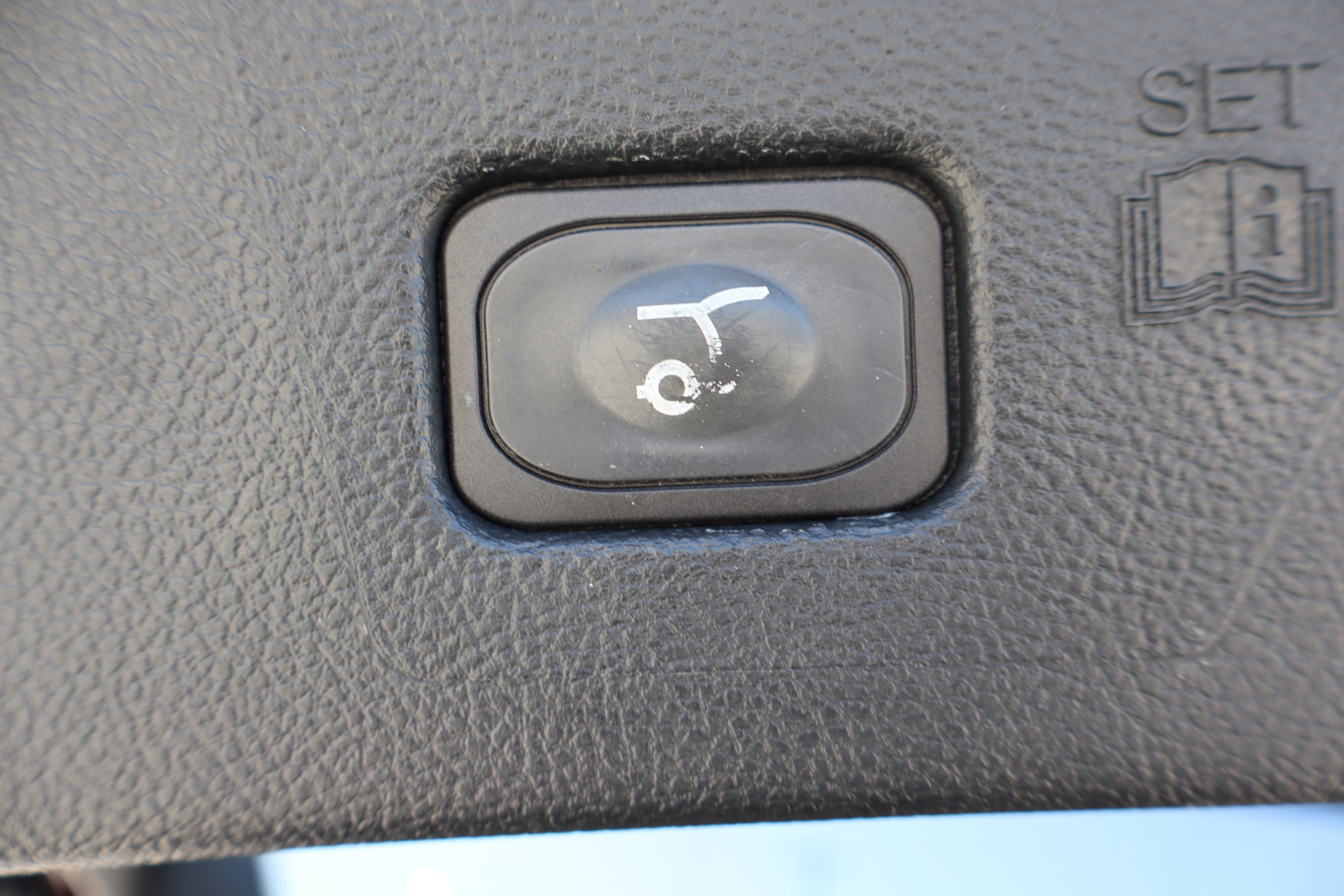 Used 2020 Ford Edge SEL w/ Convenience Package image 28