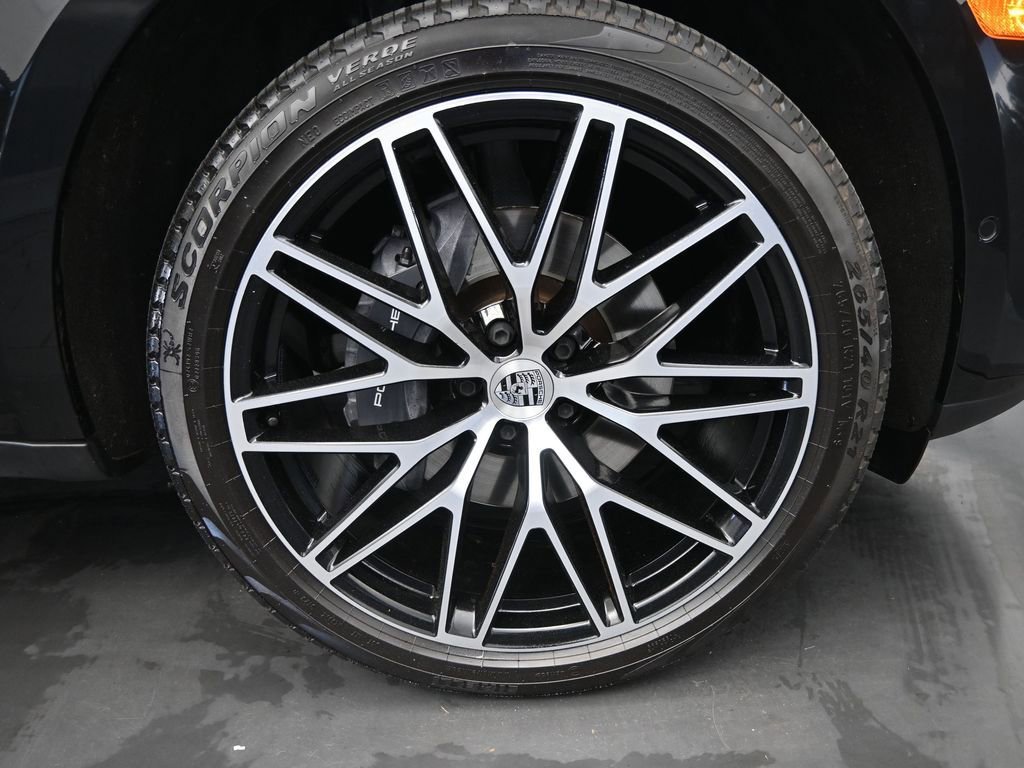 Certified 2024 Porsche Macan Turbo AWD/4WD image 27