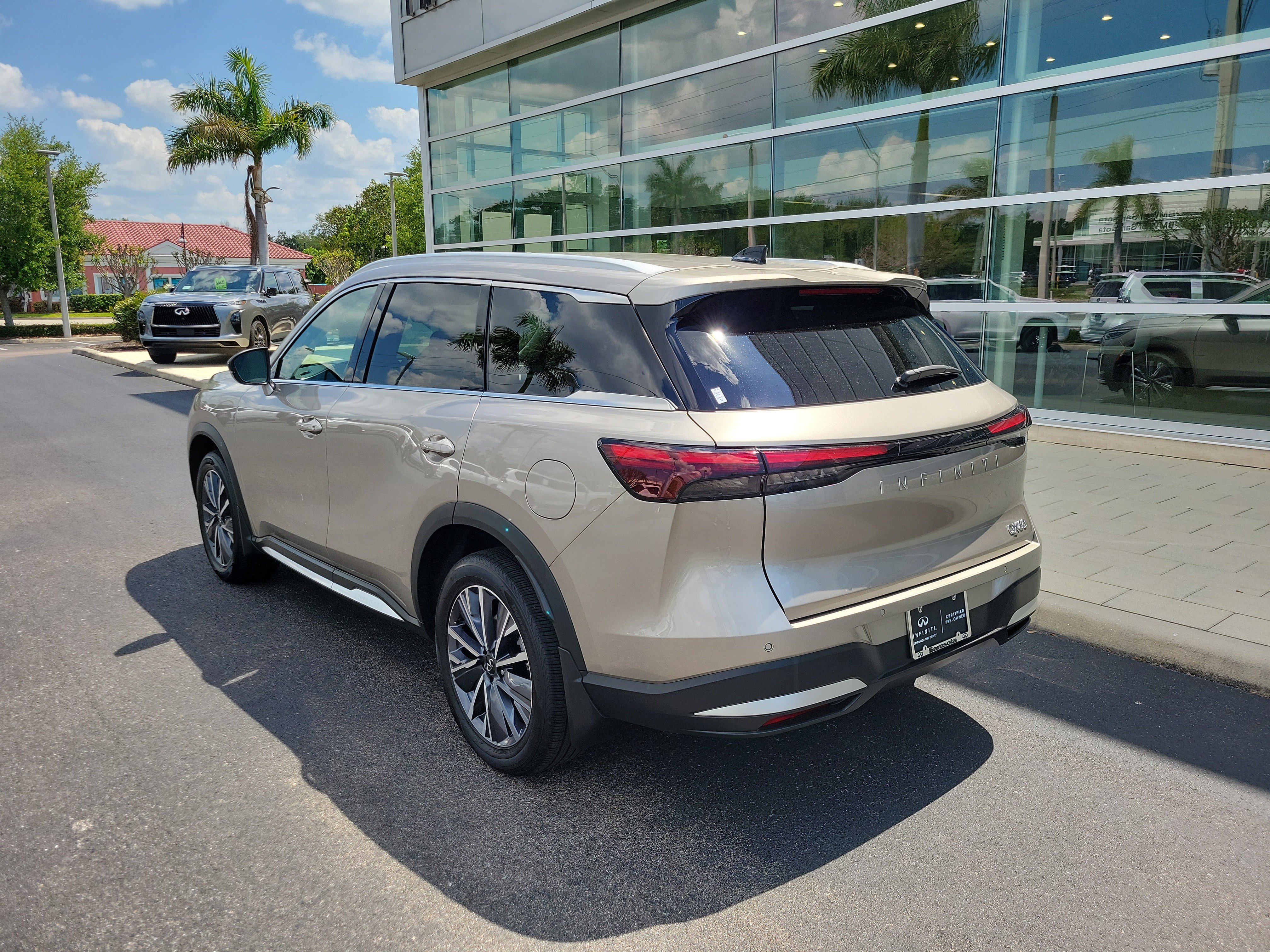 Certified 2026 INFINITI QX60 Luxe w/ Cargo Package image 6