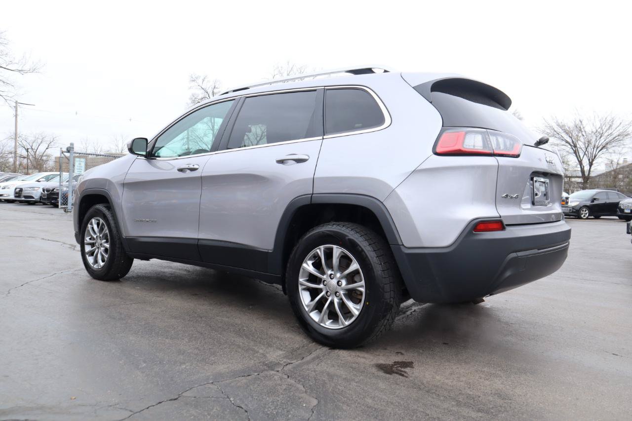 Used 2019 Jeep Cherokee Latitude Plus w/ Cold Weather Group AWD/4WD image 3