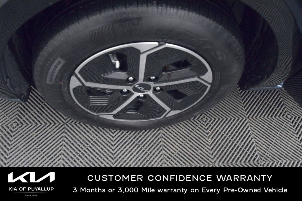 Certified 2024 Kia Niro SX image 21
