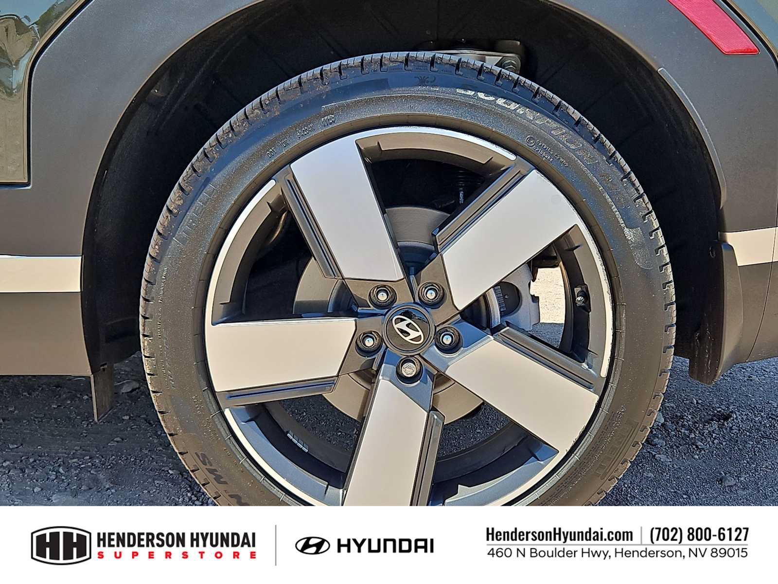 Used 2024 Hyundai Santa Fe Limited AWD/4WD image 13