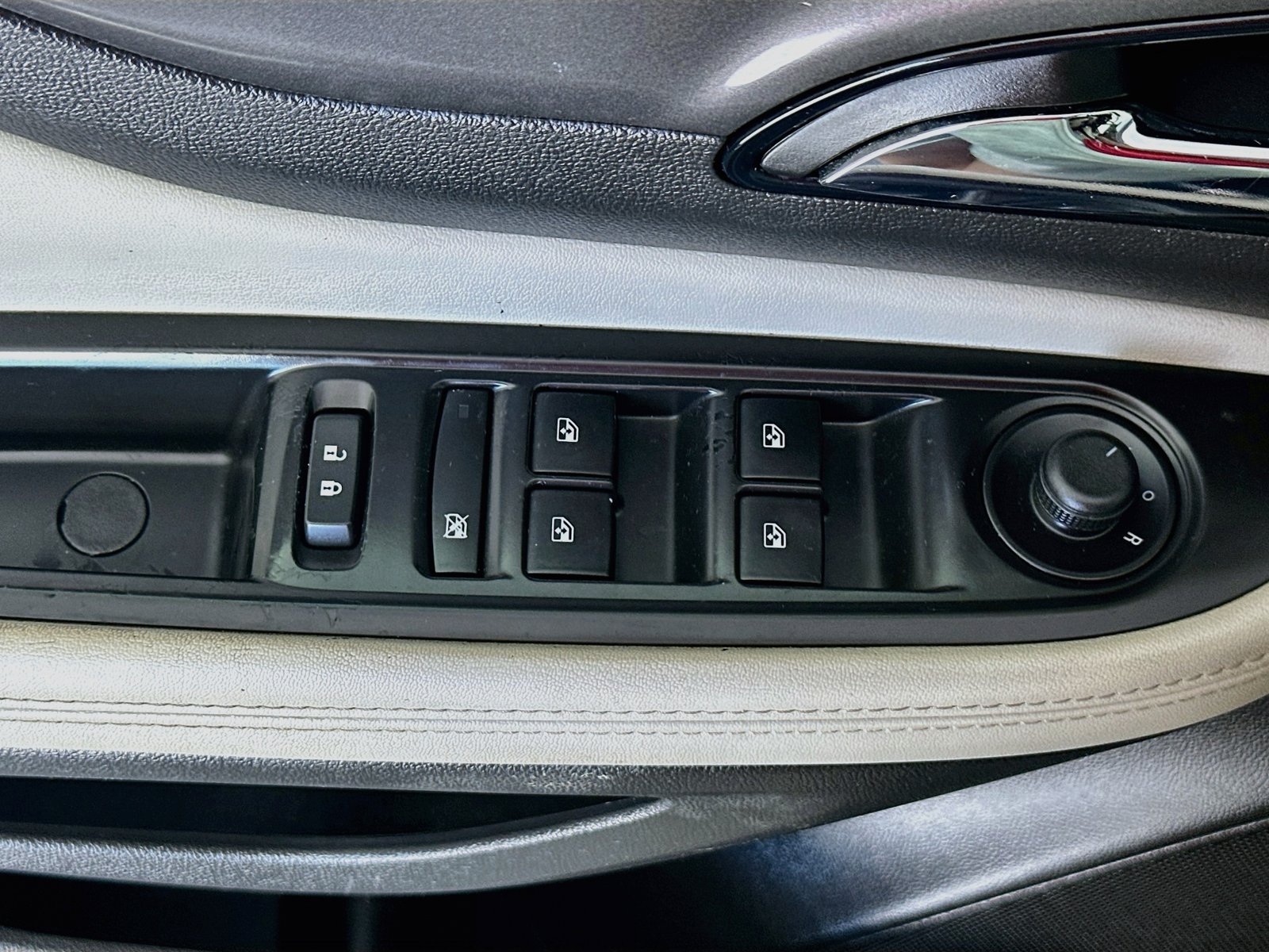 Used 2020 Buick Encore Preferred w/ Safety Package FWD image 16