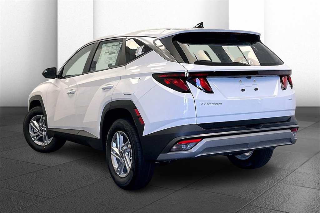 New 2025 Hyundai Tucson SE image 3