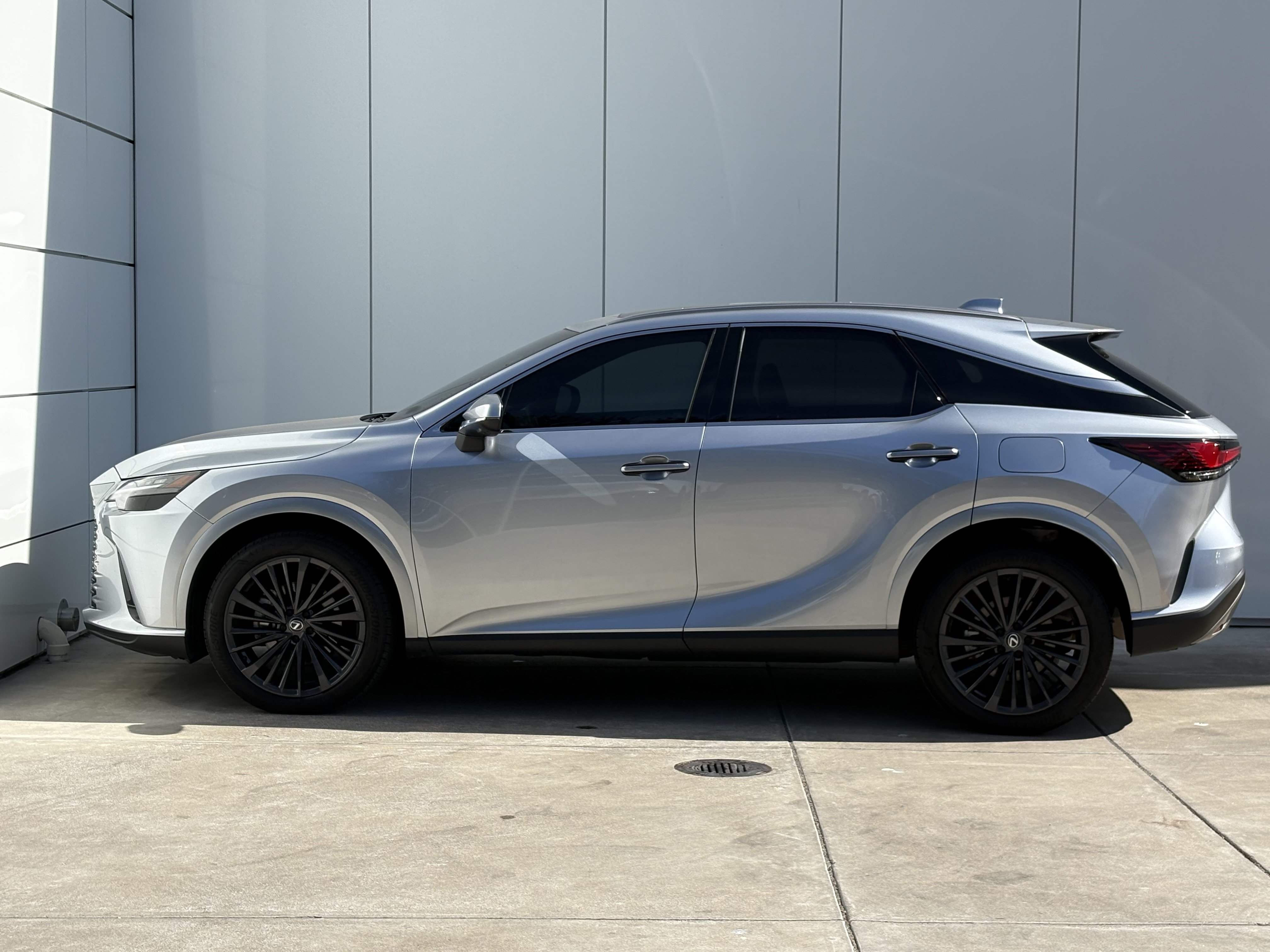 Used 2025 Lexus RX 350h w/ Convenience Package AWD/4WD image 4