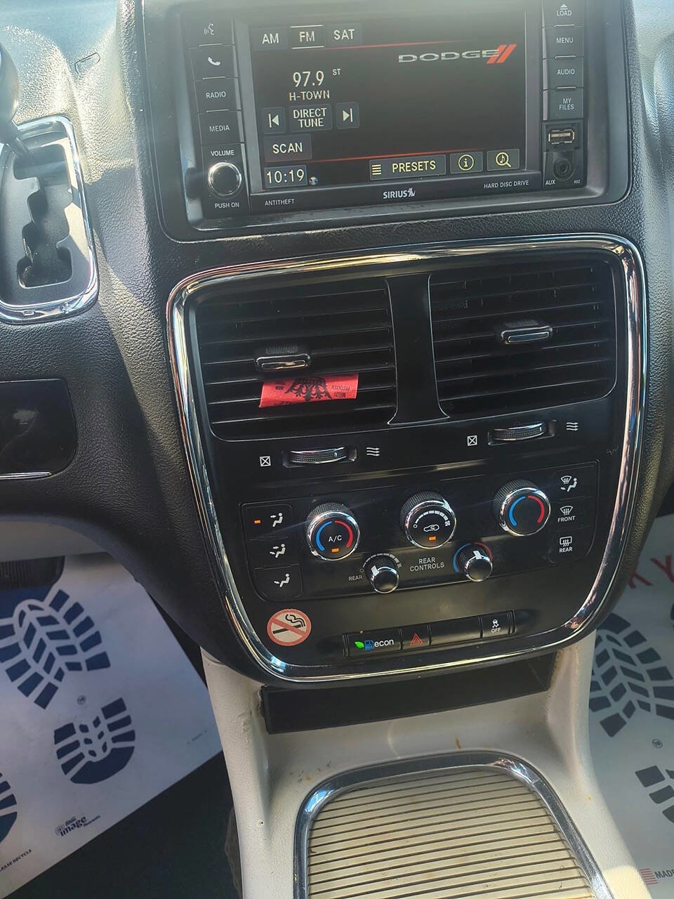 Used 2018 Dodge Grand Caravan SXT image 9