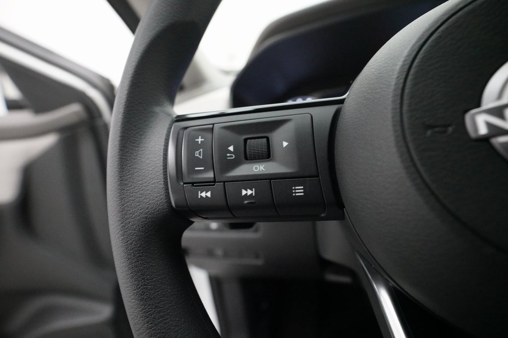 Used 2023 Nissan Rogue SV image 17