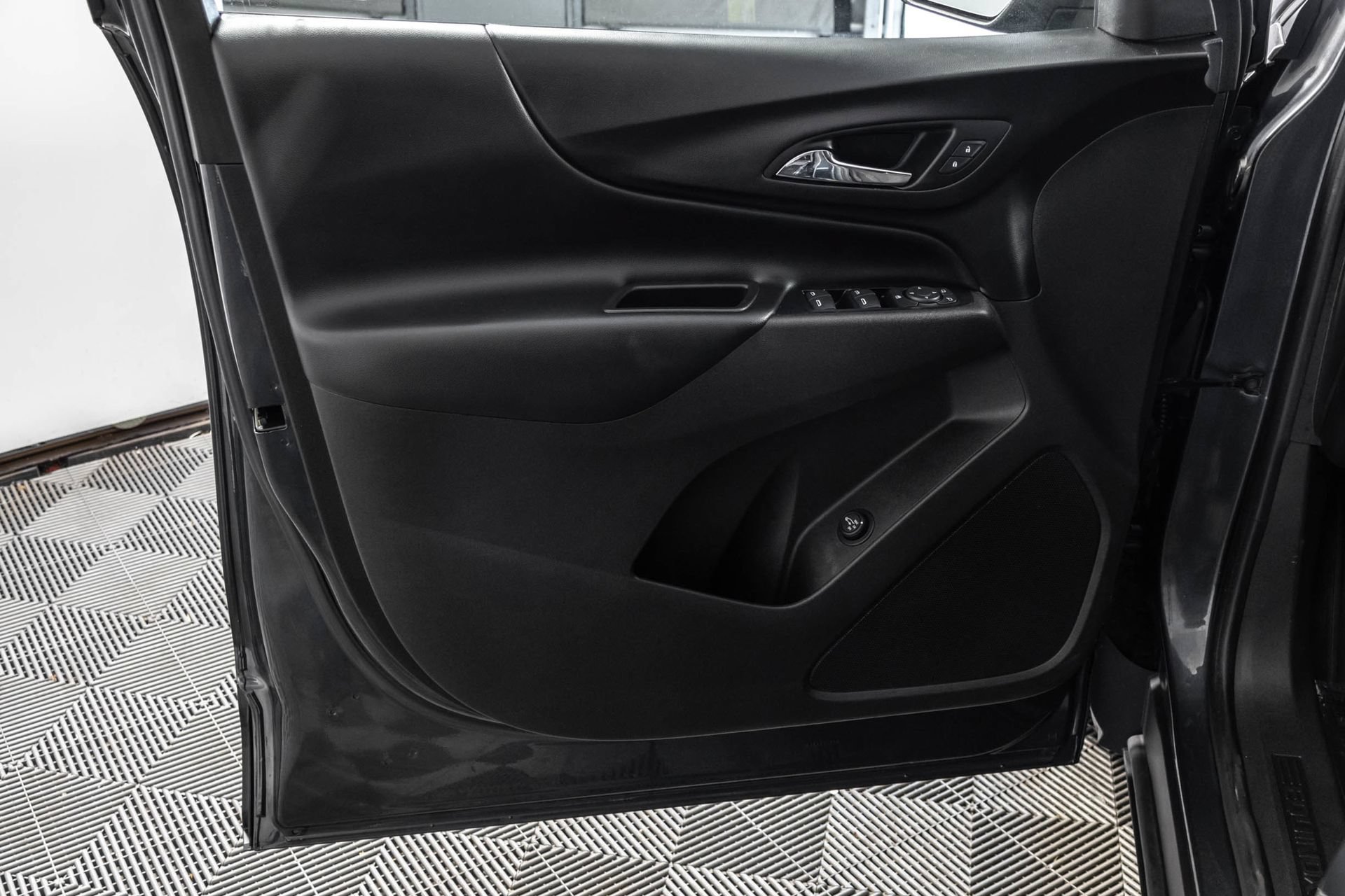 Used 2019 Chevrolet Equinox LT FWD image 34