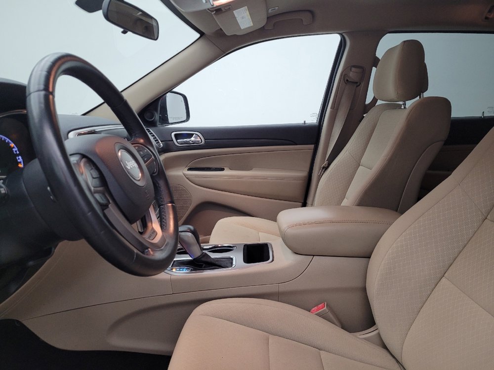 Used 2019 Jeep Grand Cherokee Laredo image 17