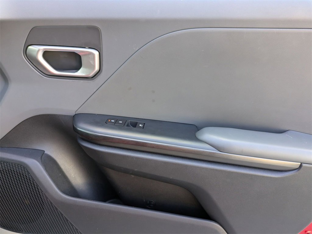 Used 2025 Kia K4 LXS image 32