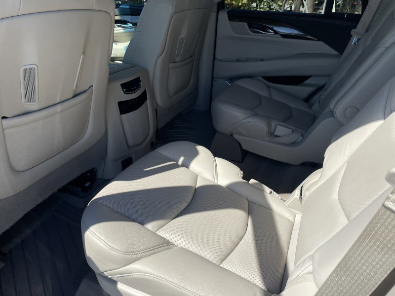 Used 2020 Cadillac Escalade Premium Luxury image 12