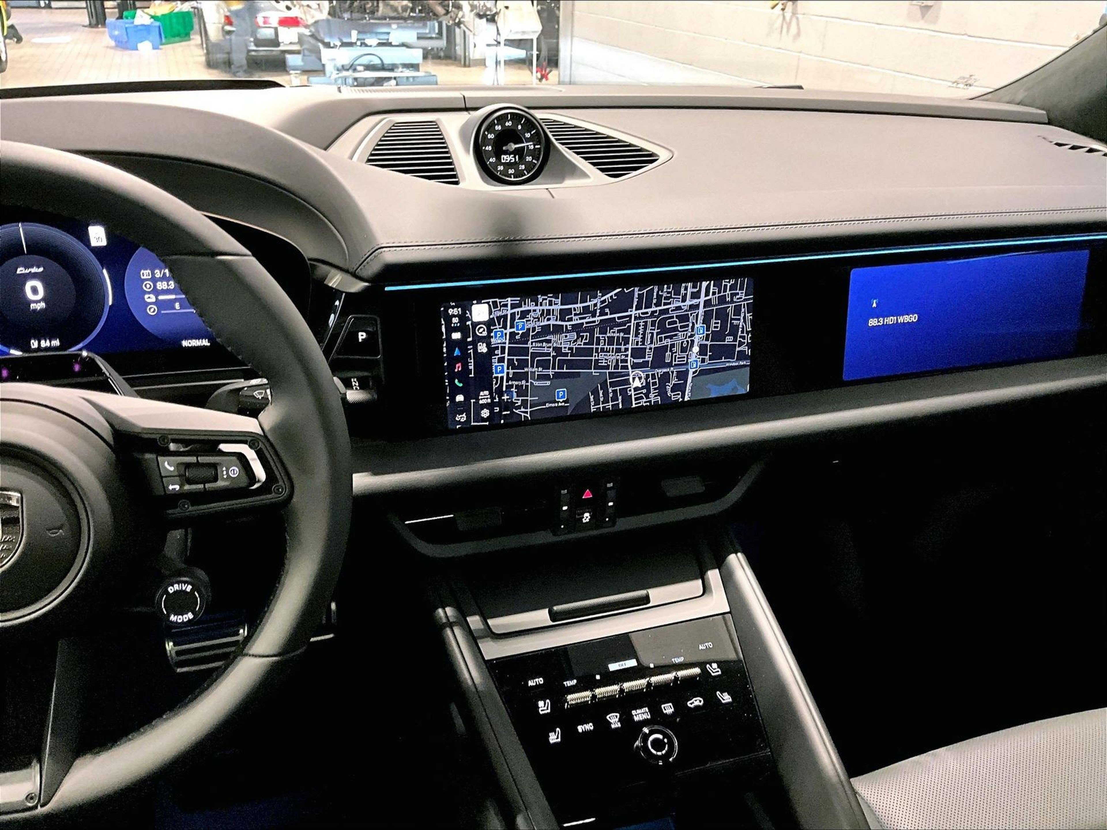 New 2026 Porsche Macan Turbo Electric AWD/4WD image 9