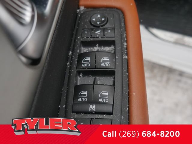 New 2026 Chrysler Pacifica Pinnacle w/ Trailer Tow Group AWD/4WD image 22