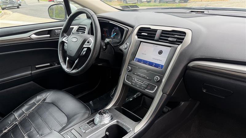 Used 2020 Ford Fusion SEL FWD image 20