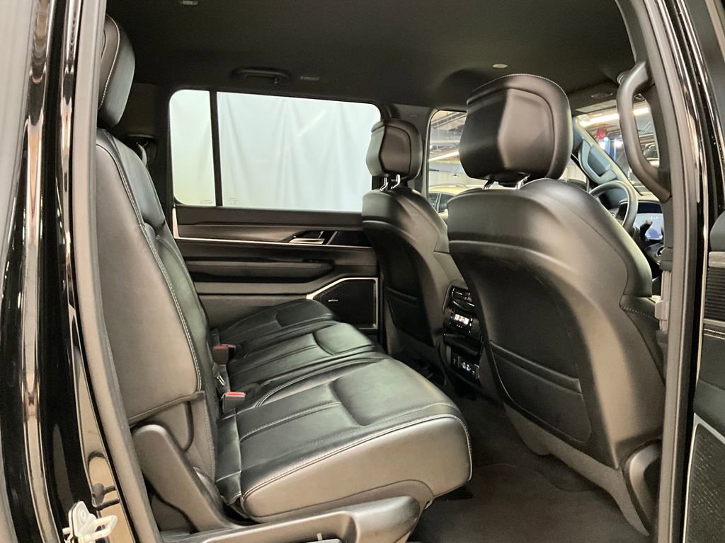 Used 2024 Jeep Wagoneer L Series III w/ Flexible Seating Group image 12