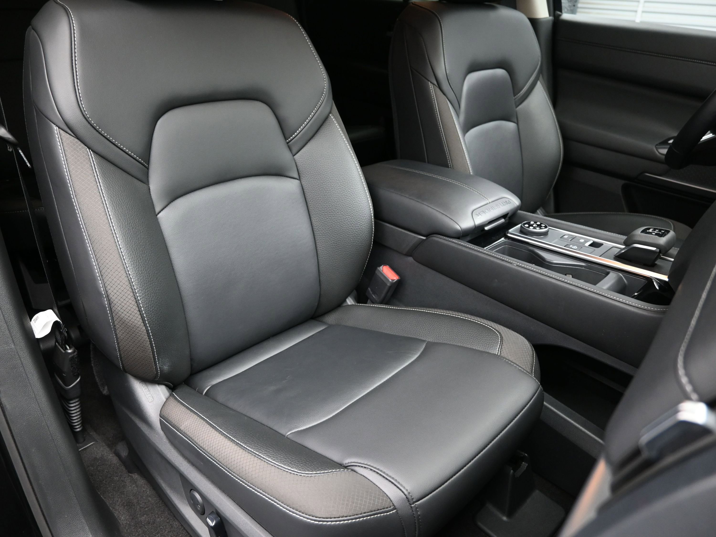 Used 2025 Nissan Pathfinder SL image 43