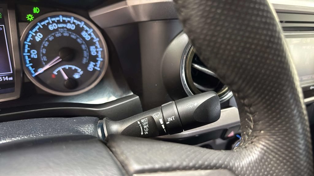 Used 2019 Toyota Tacoma SR5 AWD/4WD image 32