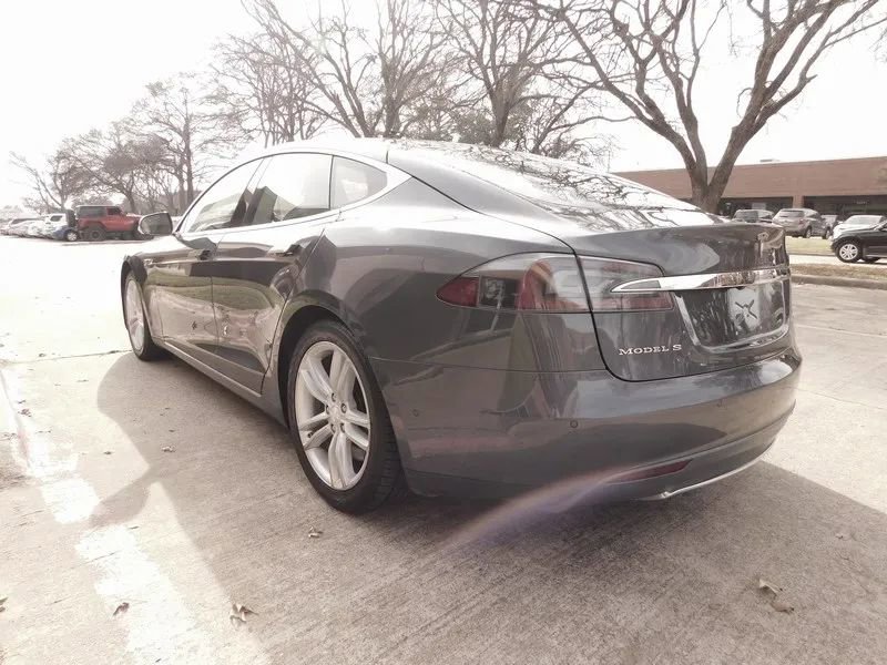 Used 2015 Tesla Model S 60 image 4
