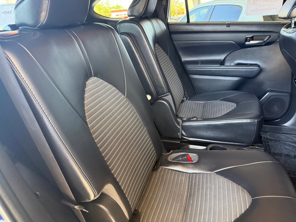Used 2022 Toyota Highlander XSE FWD image 35