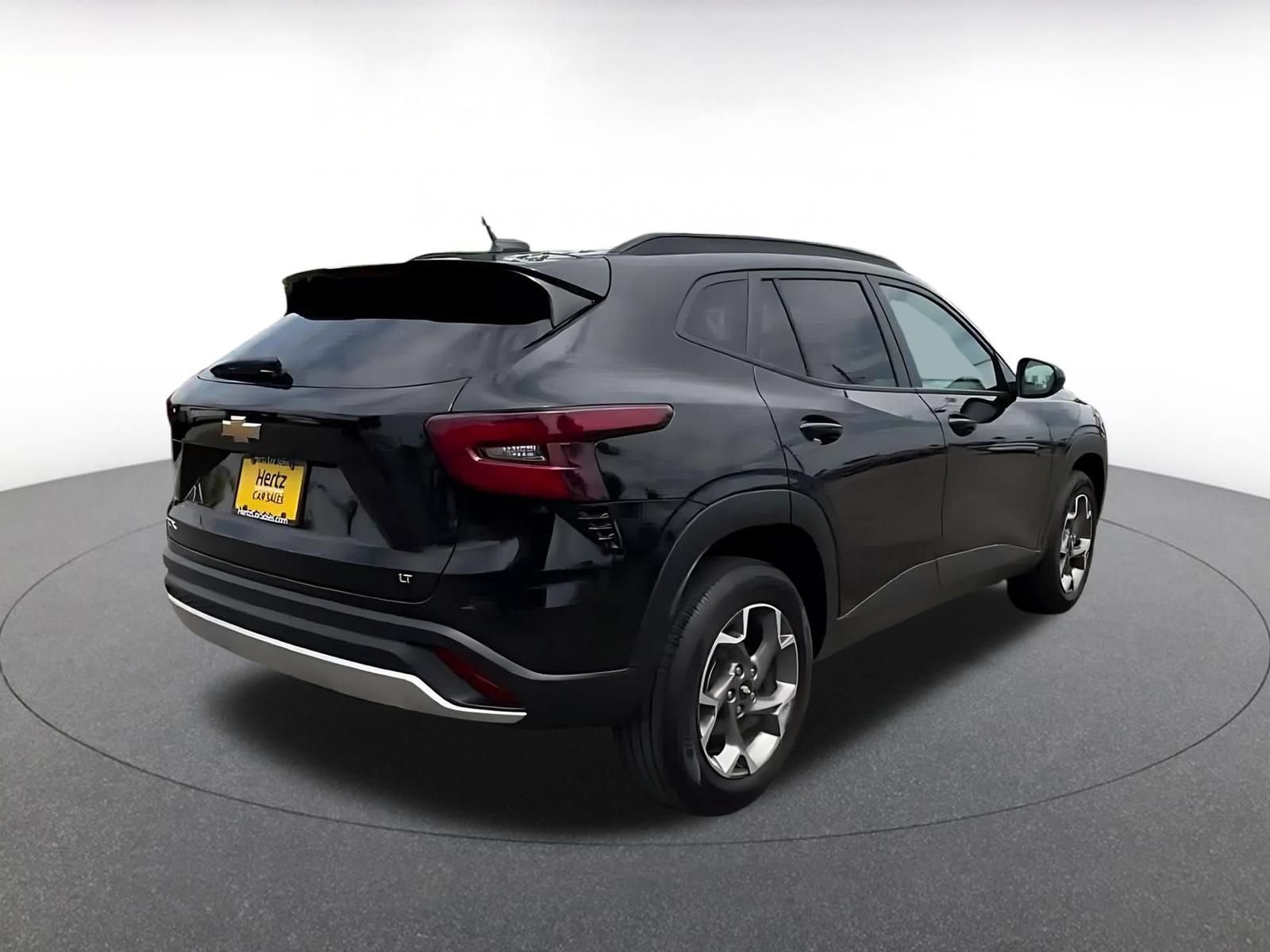 Used 2025 Chevrolet Trax LT FWD image 13